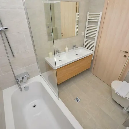 Luxury & Park View Apartment *