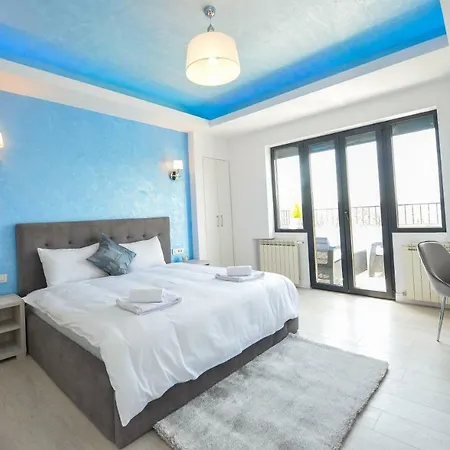 Luxury & Park View Apartment
