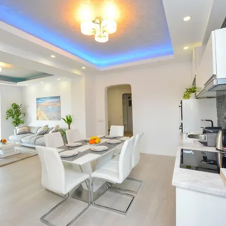 Luxury & Park View Apartment *