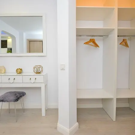 Luxury & Park View Apartment